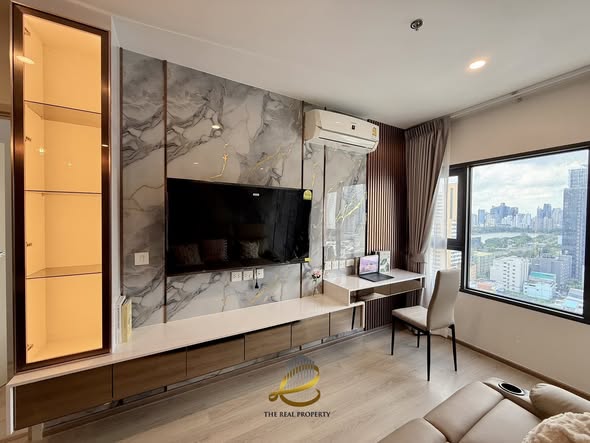 bedroom and living room of Life Rama 4 – Asoke