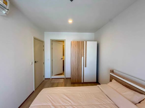 bedroom and room interior of Life Rama 4 – Asoke