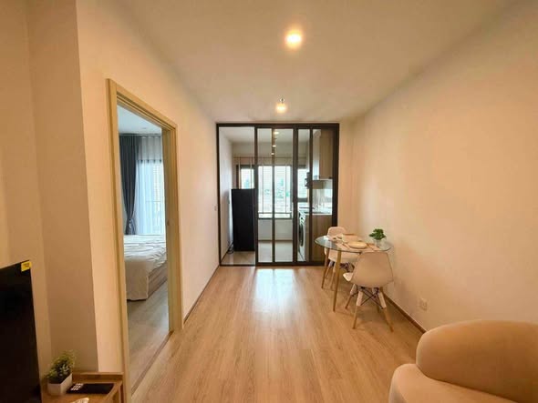 bedroom and room interior of Life Rama 4 – Asoke