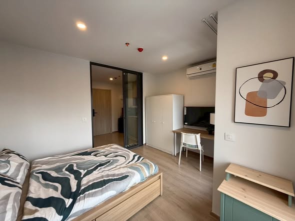 bedroom and room interior of Life Rama 4 – Asoke