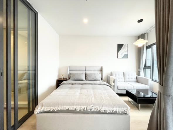 bedroom and room interior of Life Rama 4 – Asoke