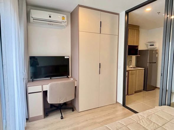 bedroom and room interior of Life Rama 4 – Asoke