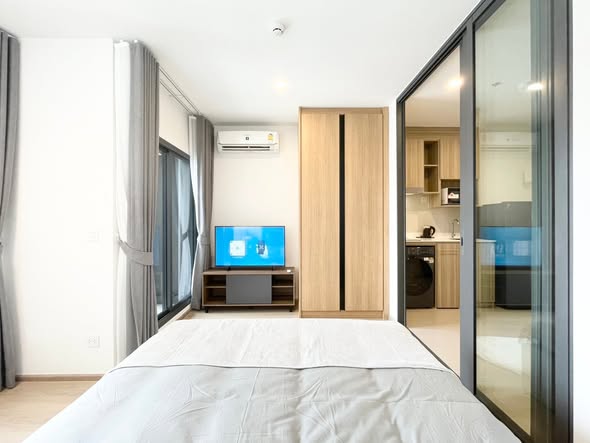 bedroom and room interior of Life Rama 4 – Asoke