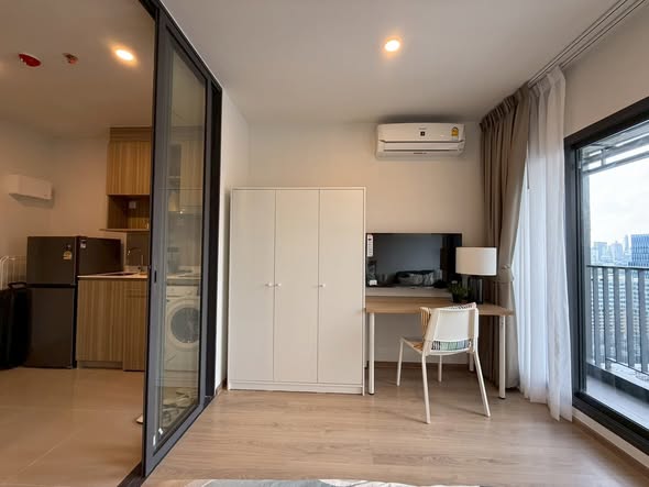 bedroom and room interior of Life Rama 4 – Asoke