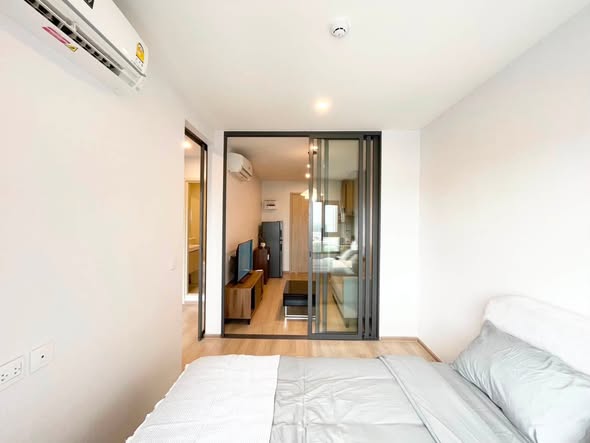 bedroom and room interior of Life Rama 4 – Asoke