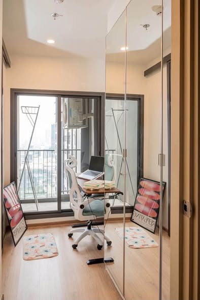 room interior of Life Rama 4 – Asoke