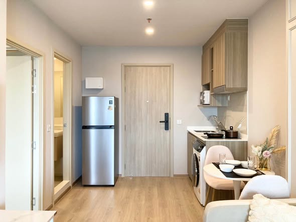room interior of Life Rama 4 – Asoke