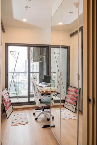 room interior of Life Rama 4 – Asoke