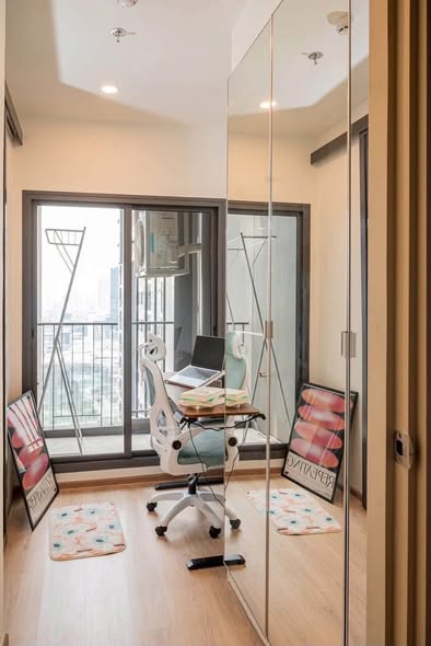 room interior of Life Rama 4 – Asoke