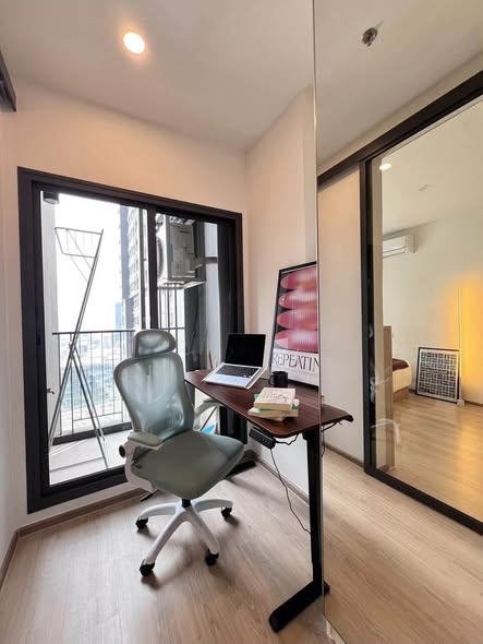room interior of Life Rama 4 – Asoke