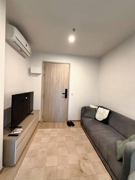 room interior of Life Rama 4 – Asoke