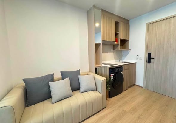 room interior of Life Rama 4 – Asoke