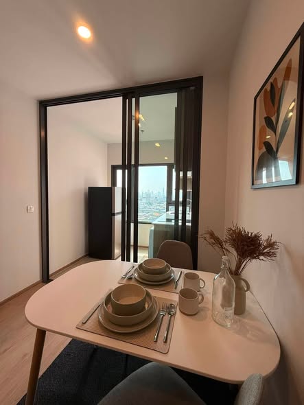 room interior of Life Rama 4 – Asoke