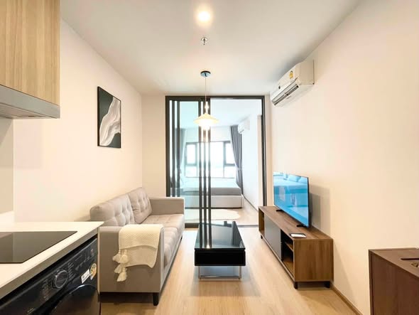 room interior of Life Rama 4 – Asoke