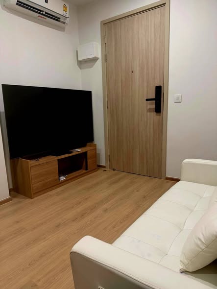 room interior of Life Rama 4 – Asoke