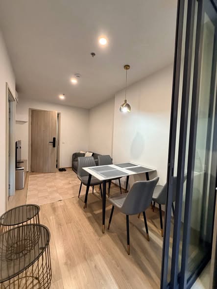 room interior of Life Rama 4 – Asoke