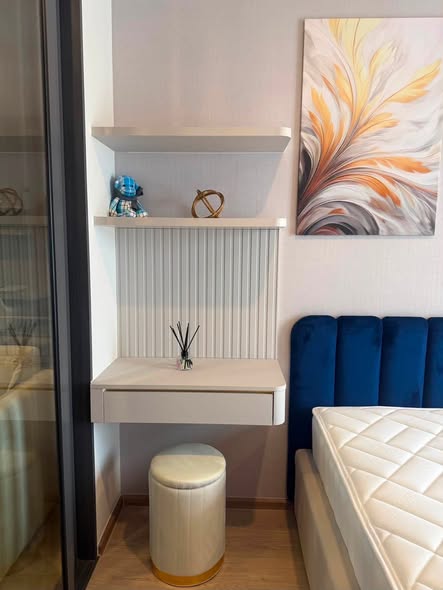 room interior and bathroom of Life Rama 4 – Asoke