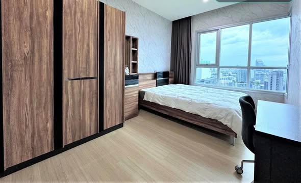 bedroom and room interior of Life Ratchadapisek