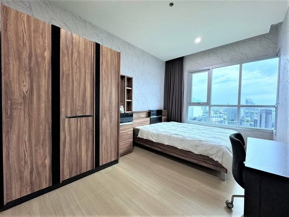bedroom and room interior of Life Ratchadapisek