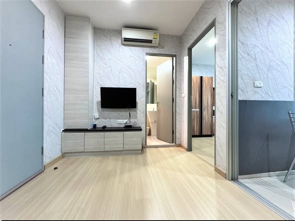 room interior and bathroom of Life Ratchadapisek