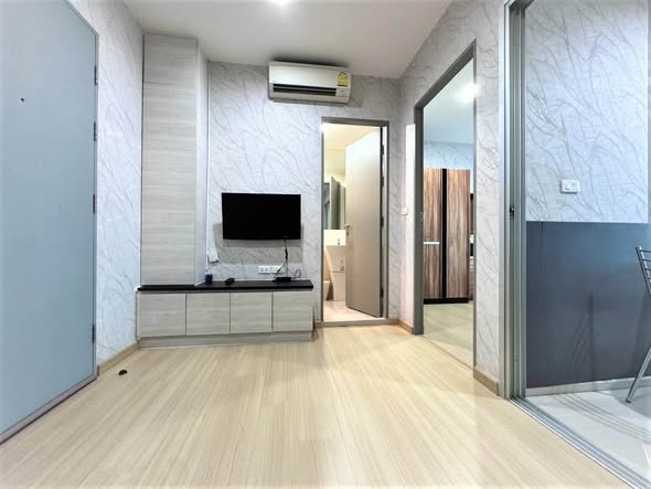 room interior and bathroom of Life Ratchadapisek