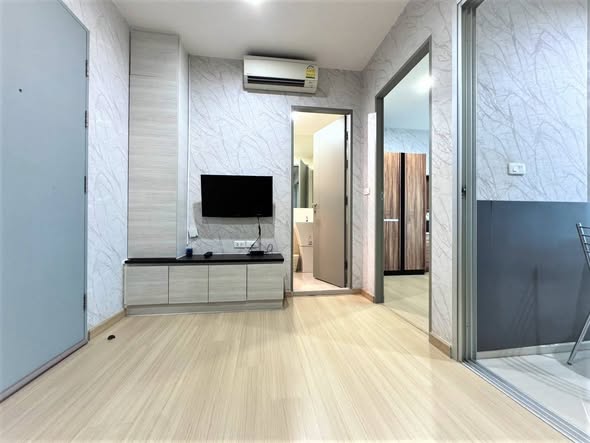 room interior and bathroom of Life Ratchadapisek