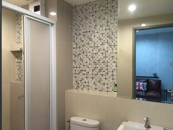 room interior and bathroom of Life Ratchadapisek