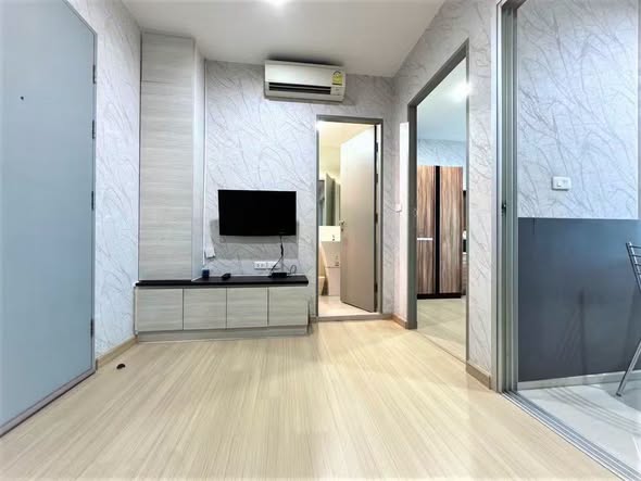 room interior and bathroom of Life Ratchadapisek