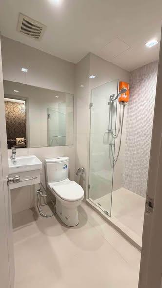 bathroom of Life Sukhumvit 48