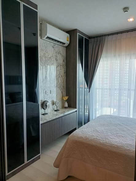 bedroom and room interior of Life Sukhumvit 48