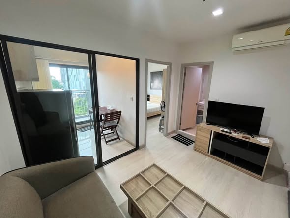bedroom and room interior of Life Sukhumvit 48