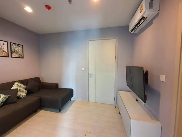 living room and room interior of Life Sukhumvit 48