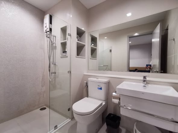 bathroom of Life Sukhumvit 62