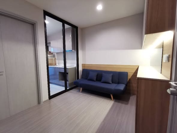 bedroom and room interior of Life Sukhumvit 62