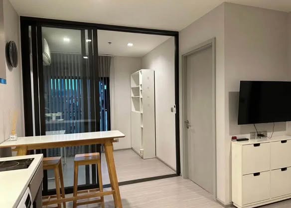 bedroom and room interior of Life Sukhumvit 62