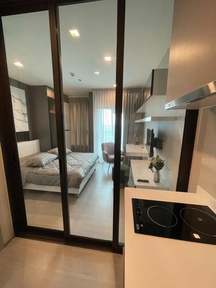 bedroom and room interior of Life Sukhumvit 62