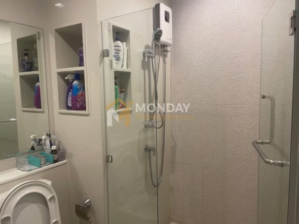 room interior and bathroom of Life Sukhumvit 62