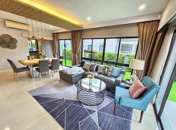 living room and bedroom of บ้านลุมพินี สวนหลวง ร.๙
