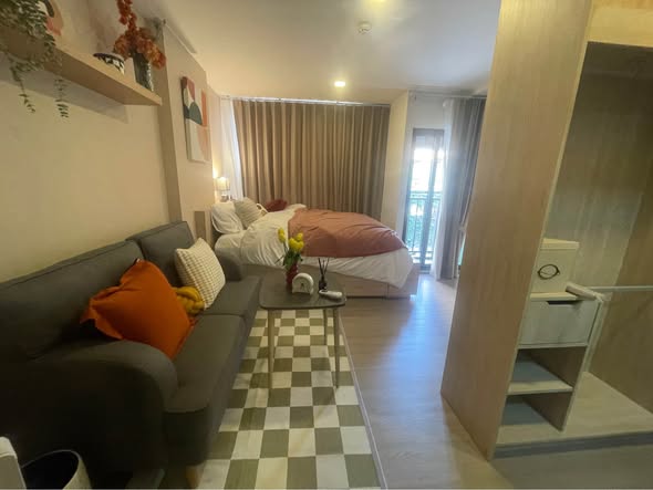 living room and bedroom of เดอะมูฟ ประดิพัทธ์