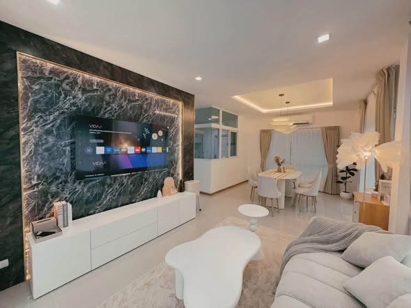 living room and bedroom of คาซ่า พรีเมี่ยม ราชพฤกษ์-แจ้งวัฒนะ