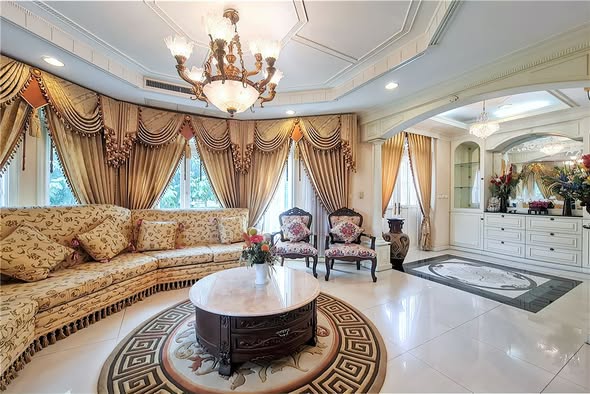 living room and bedroom of บ้านเดี่ยวแต่งสวยพร้อมอยู่ทำเลทอง