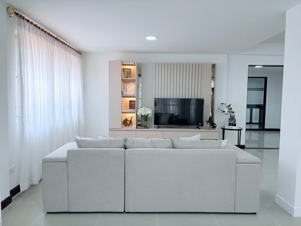 living room and room interior of ทาวน์โฮมให้เช่า สุทธิสาร รัชดา