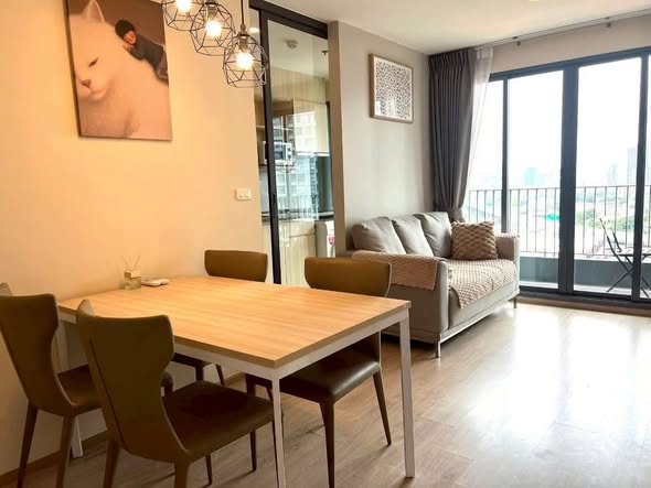 living room and room interior of ซอย ไอดีโอ โอทู