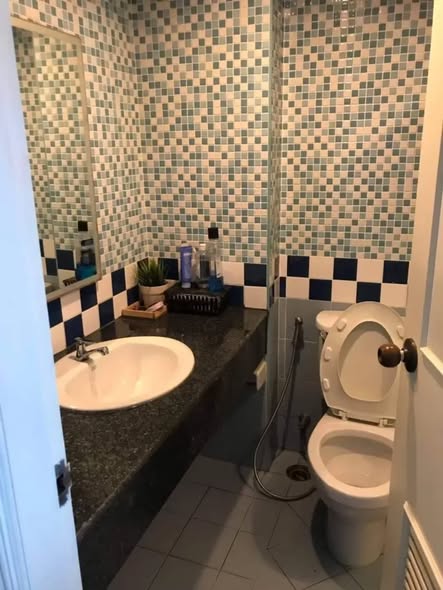 bathroom of Lumphini Place Narathiwat 24