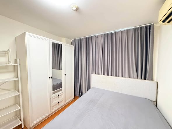 bedroom of Lumpini Condo Town Bodindecha-Ramkhamhaeng