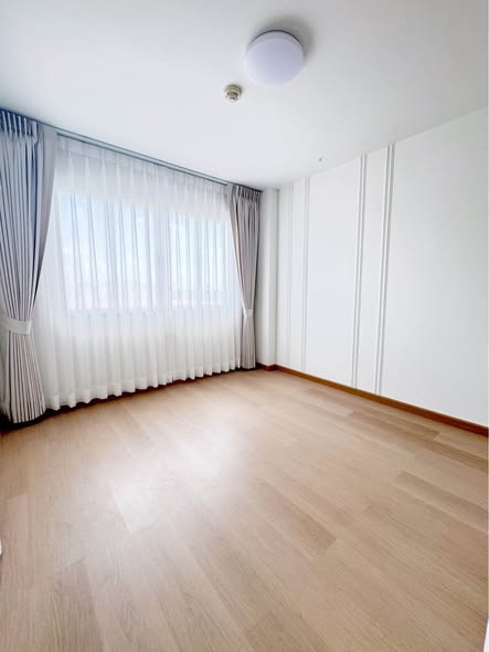 bedroom and room interior of Lumpini Condo Town Bodindecha-Ramkhamhaeng