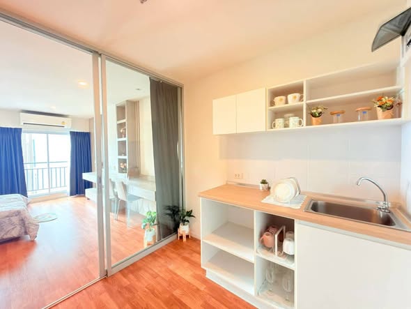 bedroom and room interior of Lumpini Park Boromratchachonni – Sirindhorn