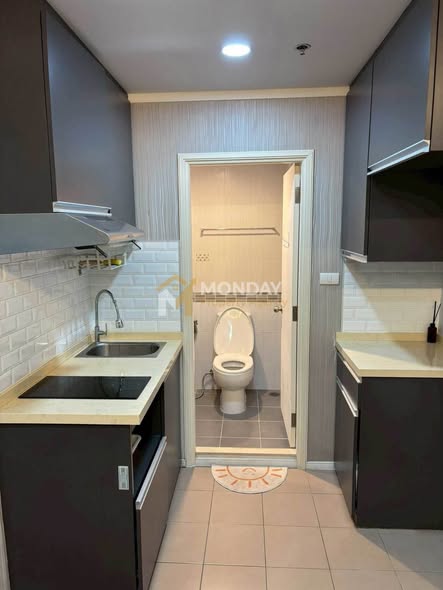 bathroom of Lumpini Park Rama 9 – Ratchada
