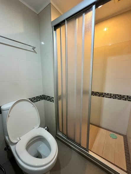 bathroom of Lumpini Park Riverside Rama 3