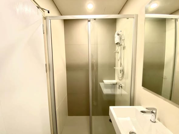 room interior and bathroom of Lumpini Park Vibhavadi-Chatuchak